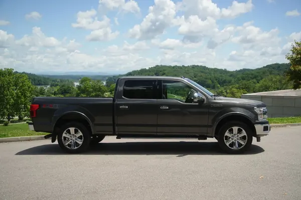 Ford F-150 XLT SuperCrew 2