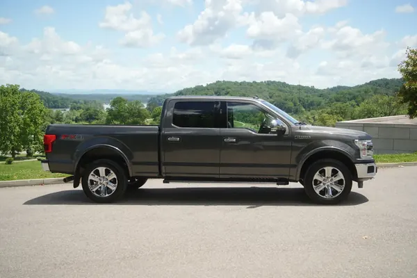 Ford F-150 XLT SuperCrew 3