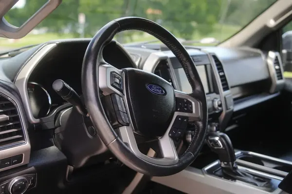 Ford F-150 XLT SuperCrew 4